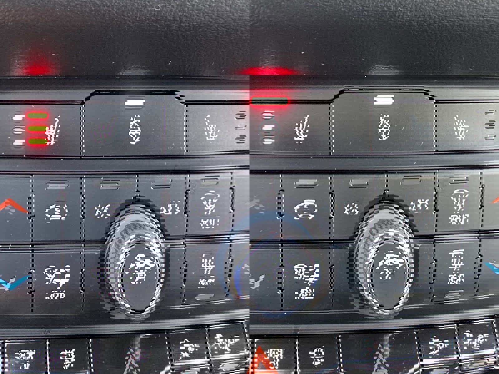 Used 2023 Dodge Durango GT image 29