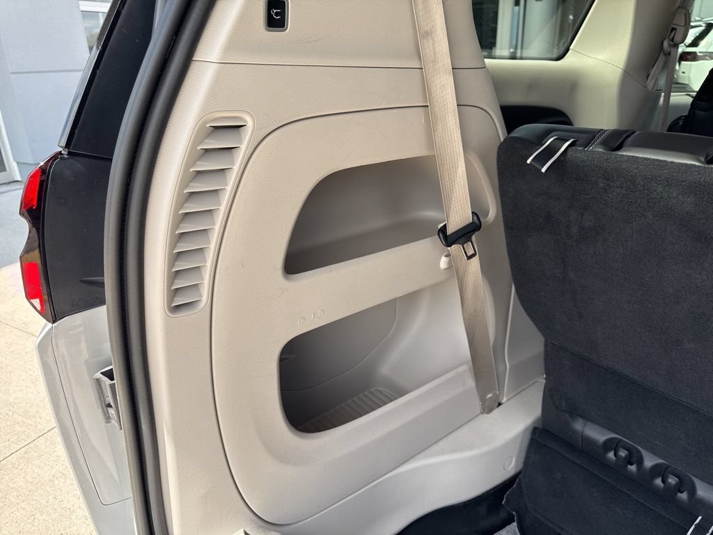 Used 2024 Chrysler Pacifica Touring-L FWD image 22