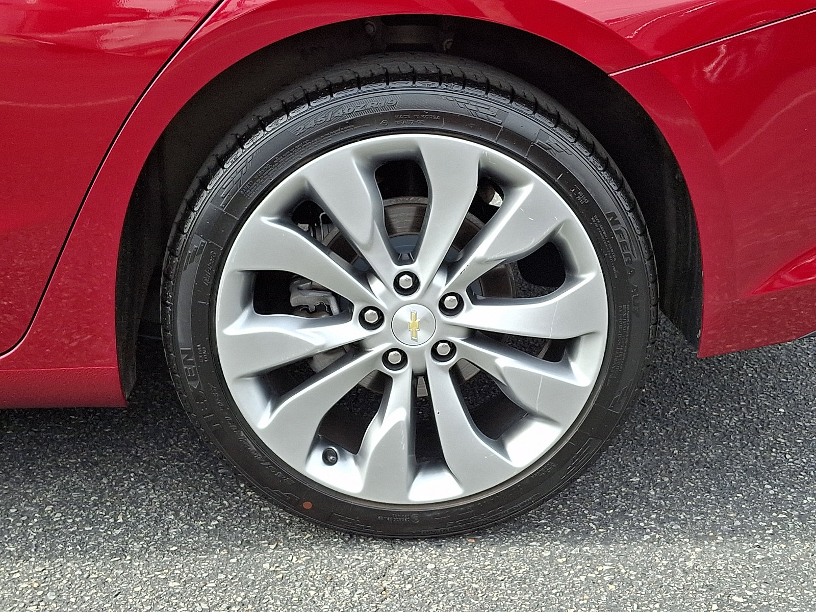 Used 2017 Chevrolet Malibu Premier w/ Premier Sun and Wheel Package FWD image 8