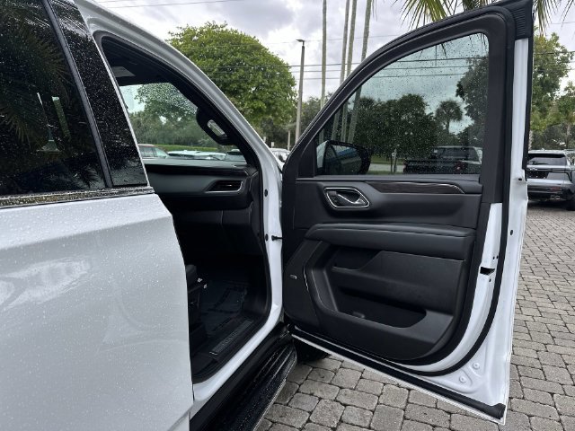 Used 2024 Chevrolet Suburban LT RWD image 23