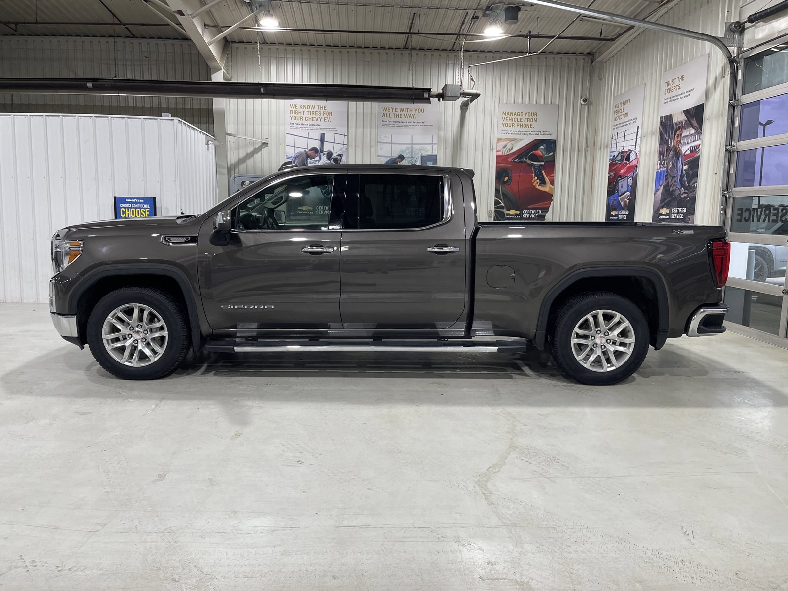 Used 2020 GMC Sierra 1500 SLT w/ SLT Premium Plus Package AWD/4WD image 5