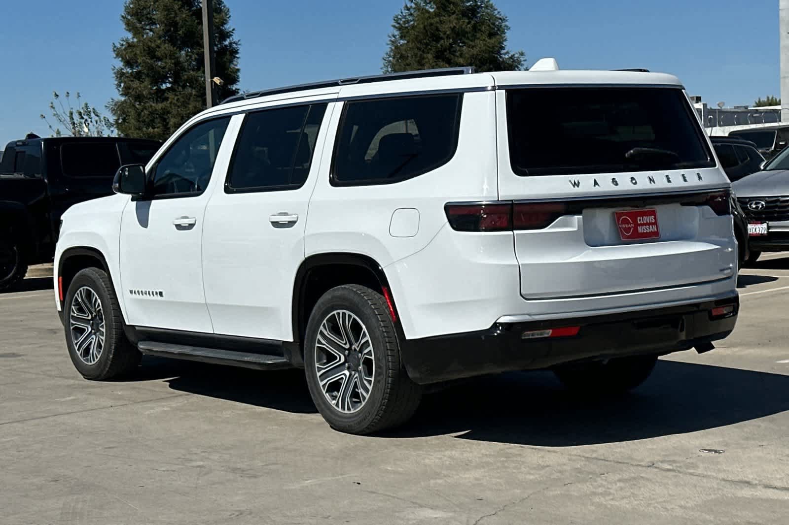 Used 2023 Jeep Wagoneer Series II RWD image 7