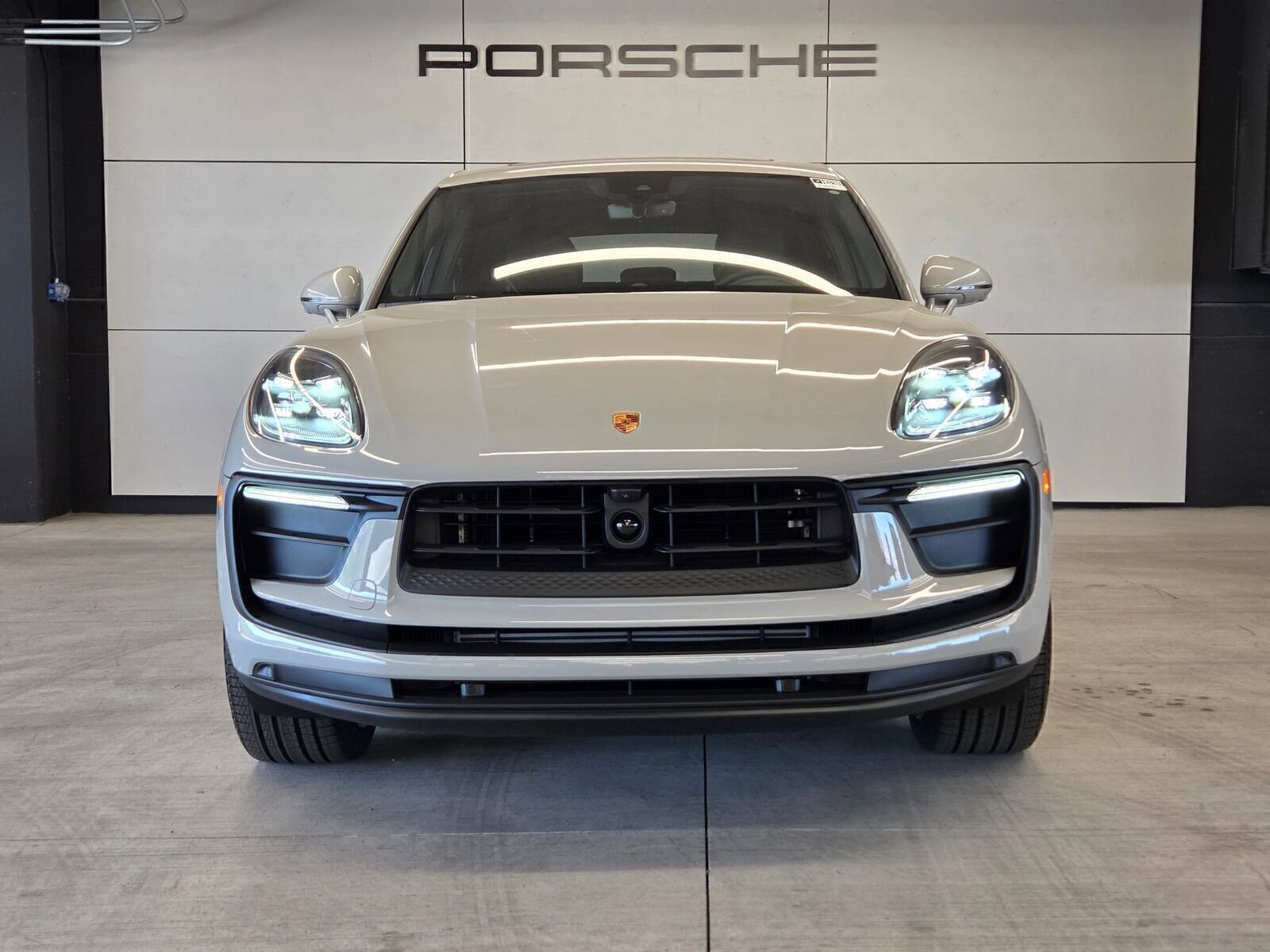 Certified 2026 Porsche Macan AWD/4WD image 27