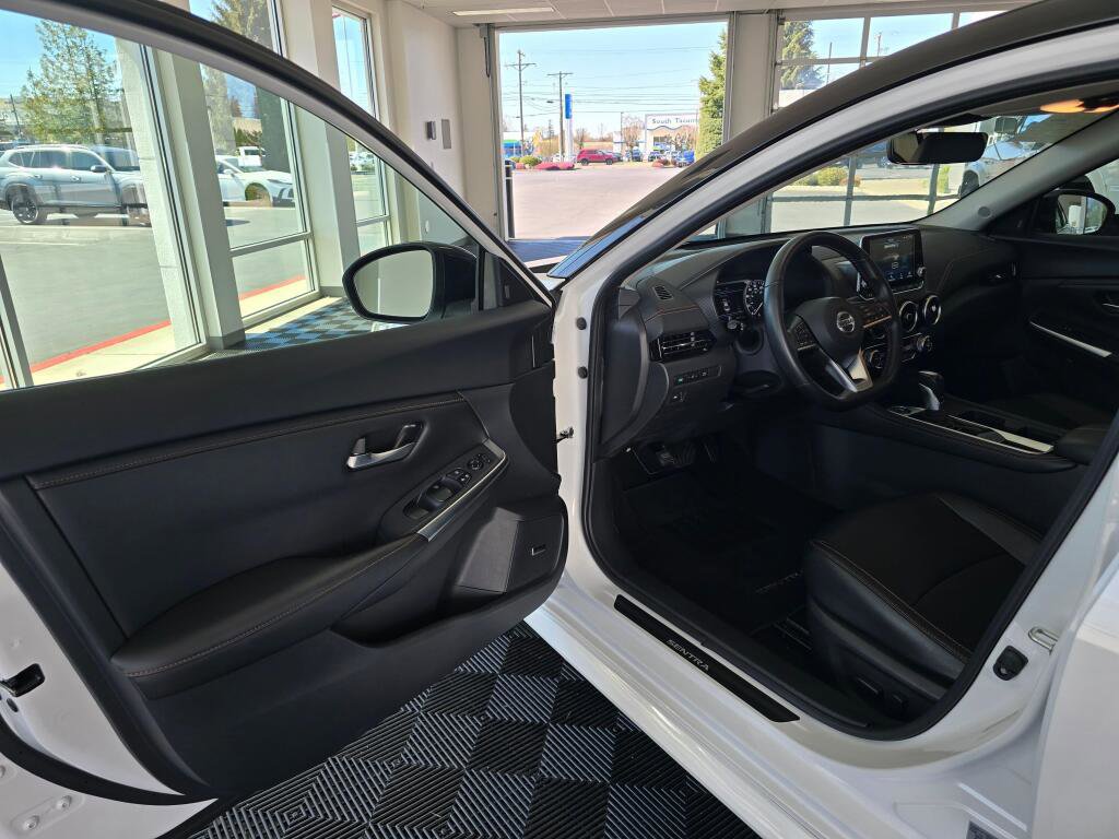 Used 2023 Nissan Sentra SR w/ SR Premium Package image 19