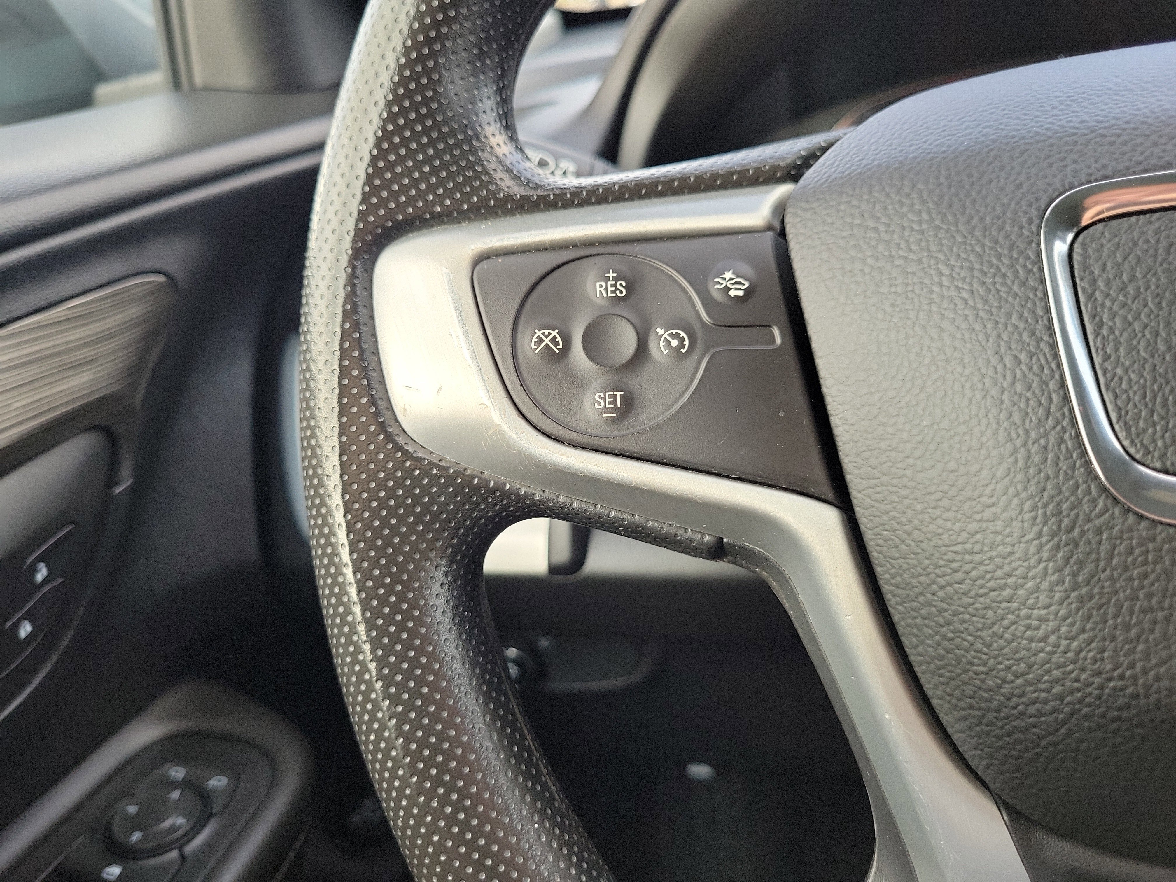 Used 2023 GMC Terrain SLE w/ Driver Convenience Package image 19