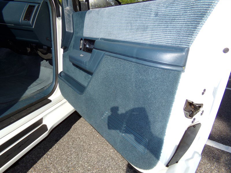 Used 1994 Chevrolet Suburban K1500 4WD image 27