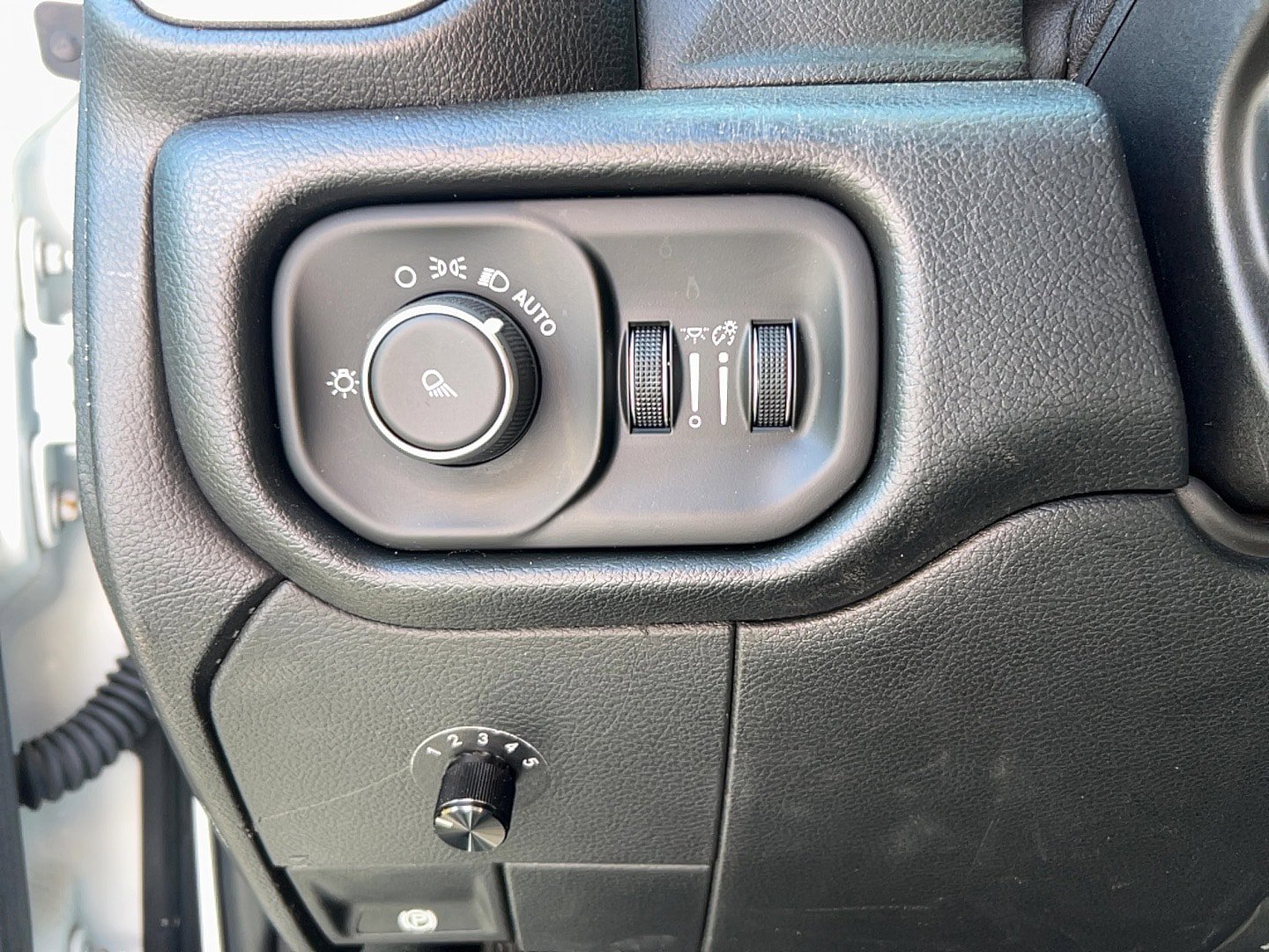 Used 2019 RAM 3500 Tradesman w/ Chrome Appearance Group AWD/4WD image 15