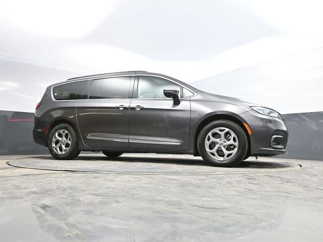 Used 2023 Chrysler Pacifica Limited FWD image 62