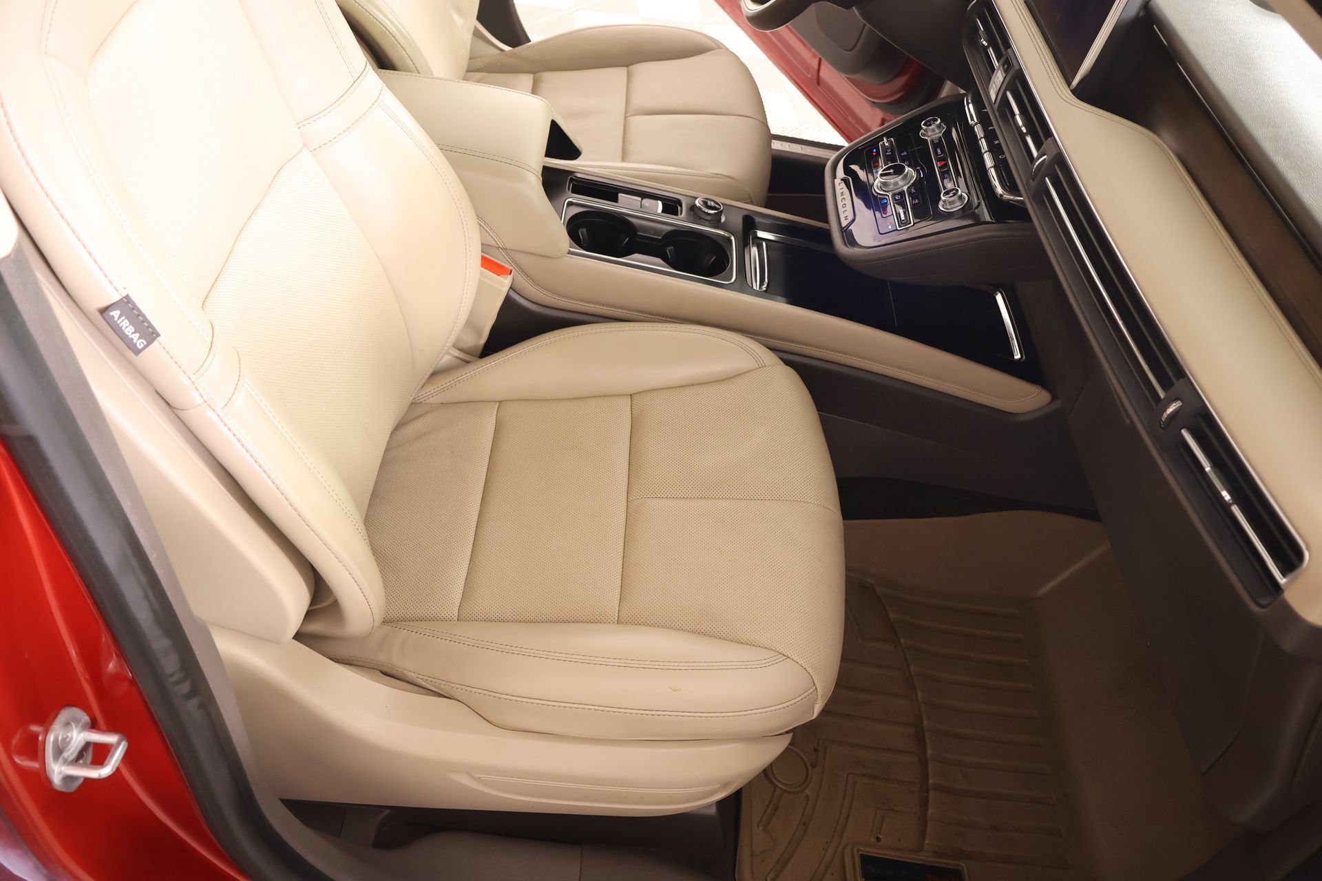 Used 2021 Lincoln Corsair Reserve w/ Elements Package FWD image 14