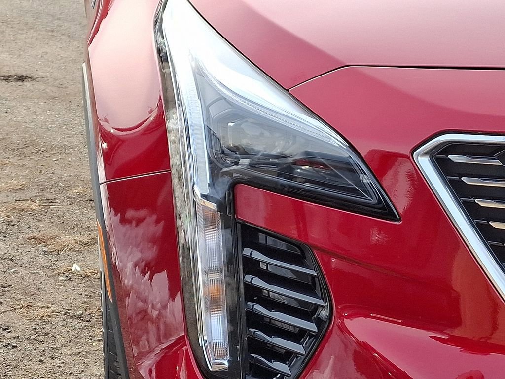 Used 2023 Cadillac XT4 Luxury w/ Cold Weather Package image 10