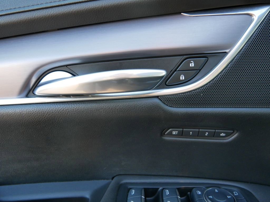 Used 2017 Cadillac XT5 Premium Luxury AWD/4WD image 16