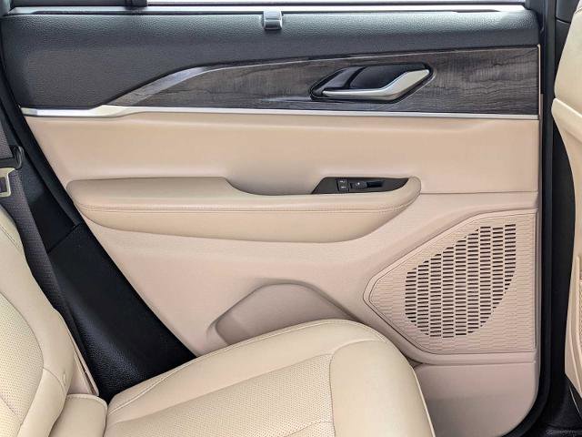 Used 2025 Jeep Grand Cherokee Limited w/ Luxury Tech Group II image 22