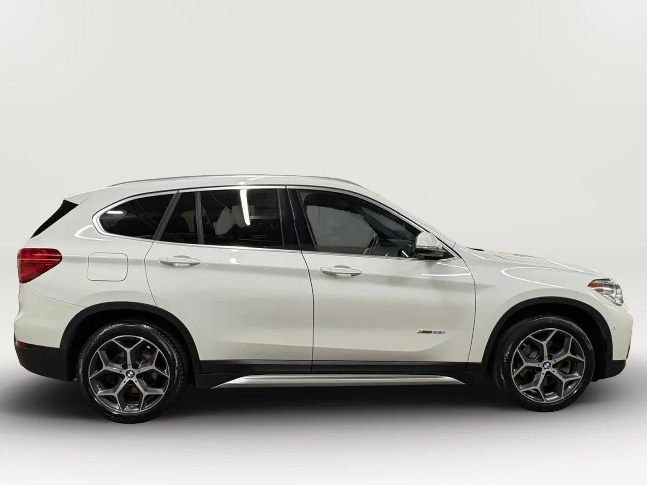 Used 2018 BMW X1 xDrive28i AWD/4WD image 6