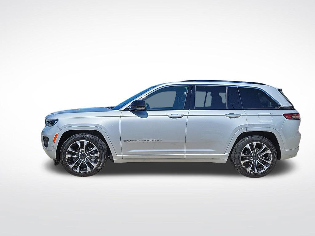 Used 2023 Jeep Grand Cherokee Overland w/ Luxury Tech Group IV AWD/4WD image 2