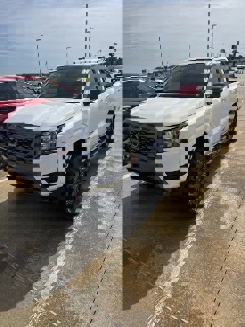 Used 2025 Nissan Frontier SV RWD image 2