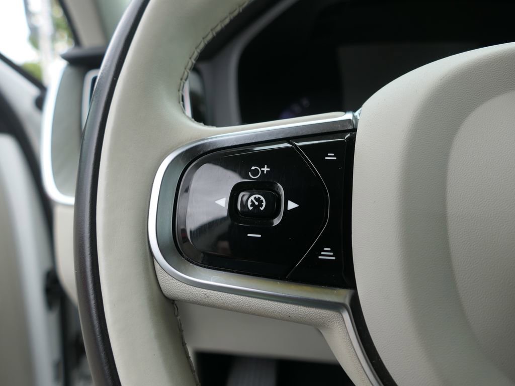 Used 2024 Volvo XC60 B5 Plus image 14
