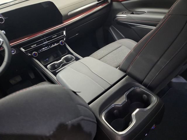 Used 2024 Chevrolet Traverse Z71 image 24