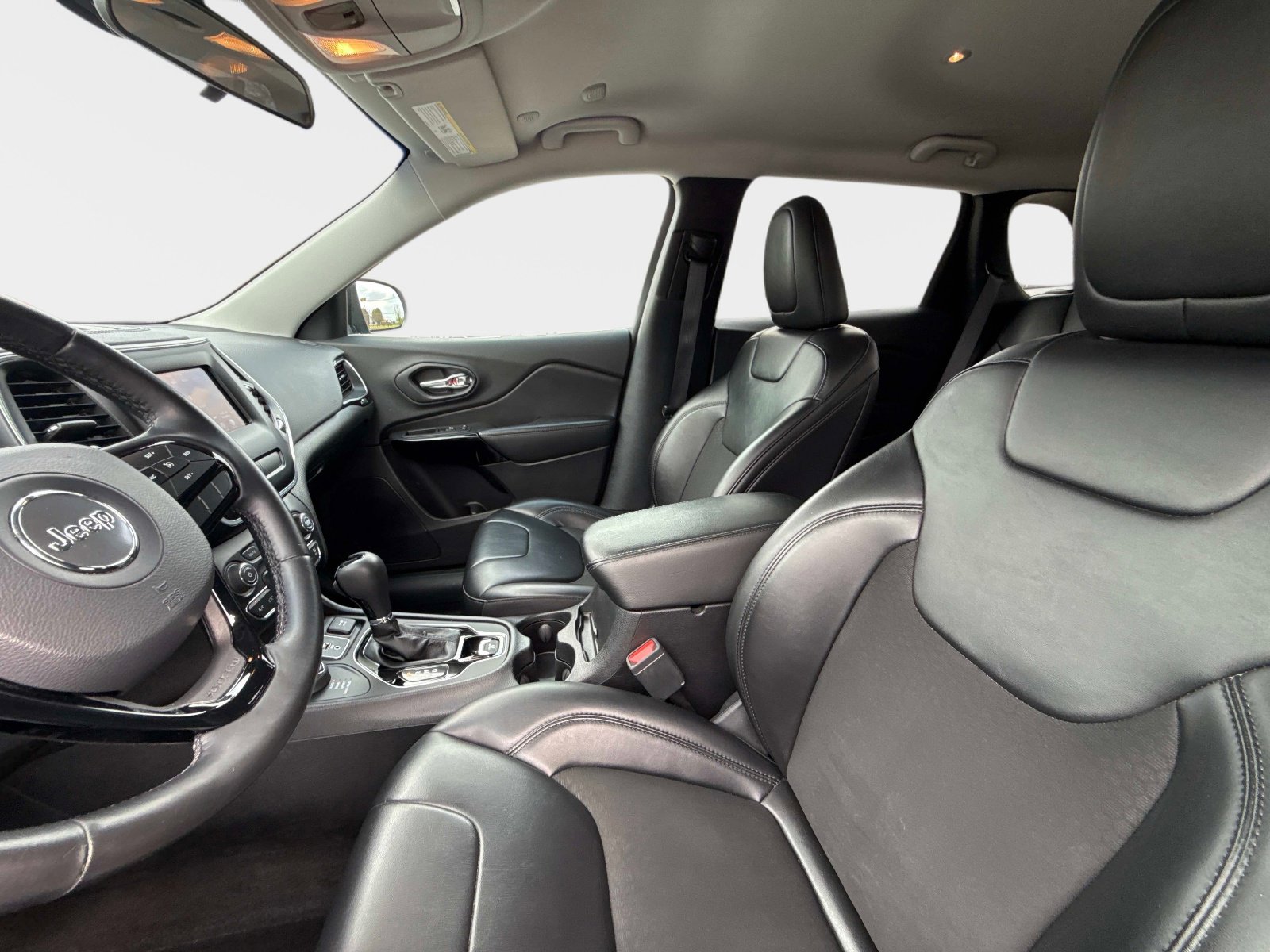 Certified 2020 Jeep Cherokee Latitude Plus w/ Cold Weather Group image 23