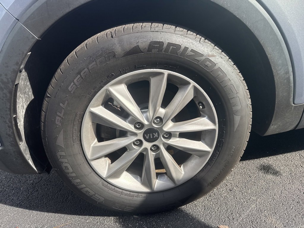 Used 2020 Kia Sorento LX image 8