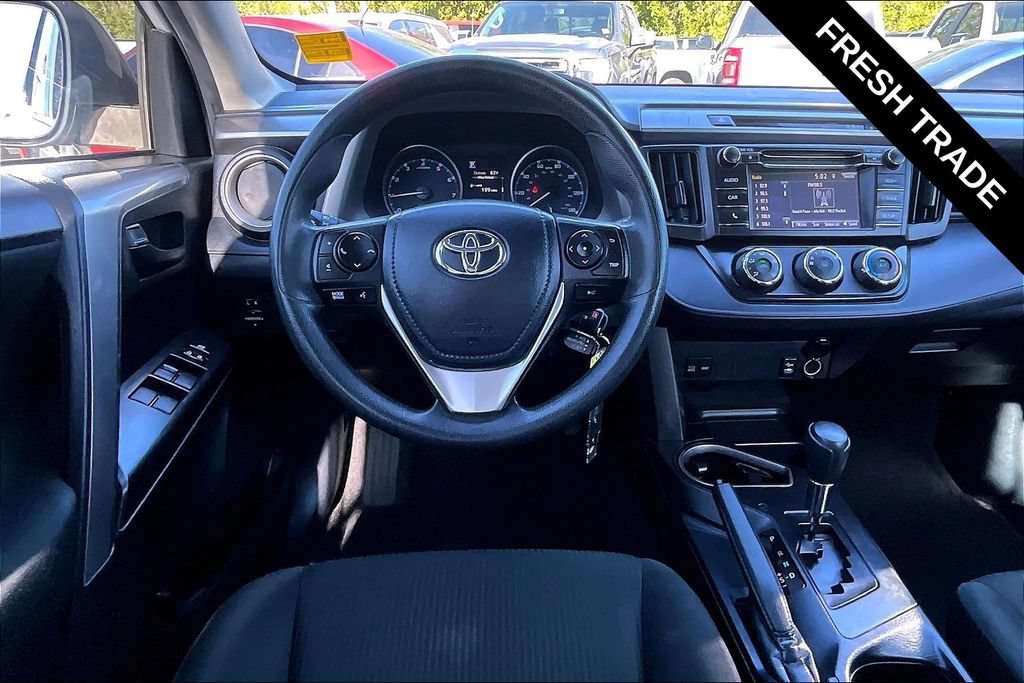 Used 2018 Toyota RAV4 LE AWD/4WD image 11