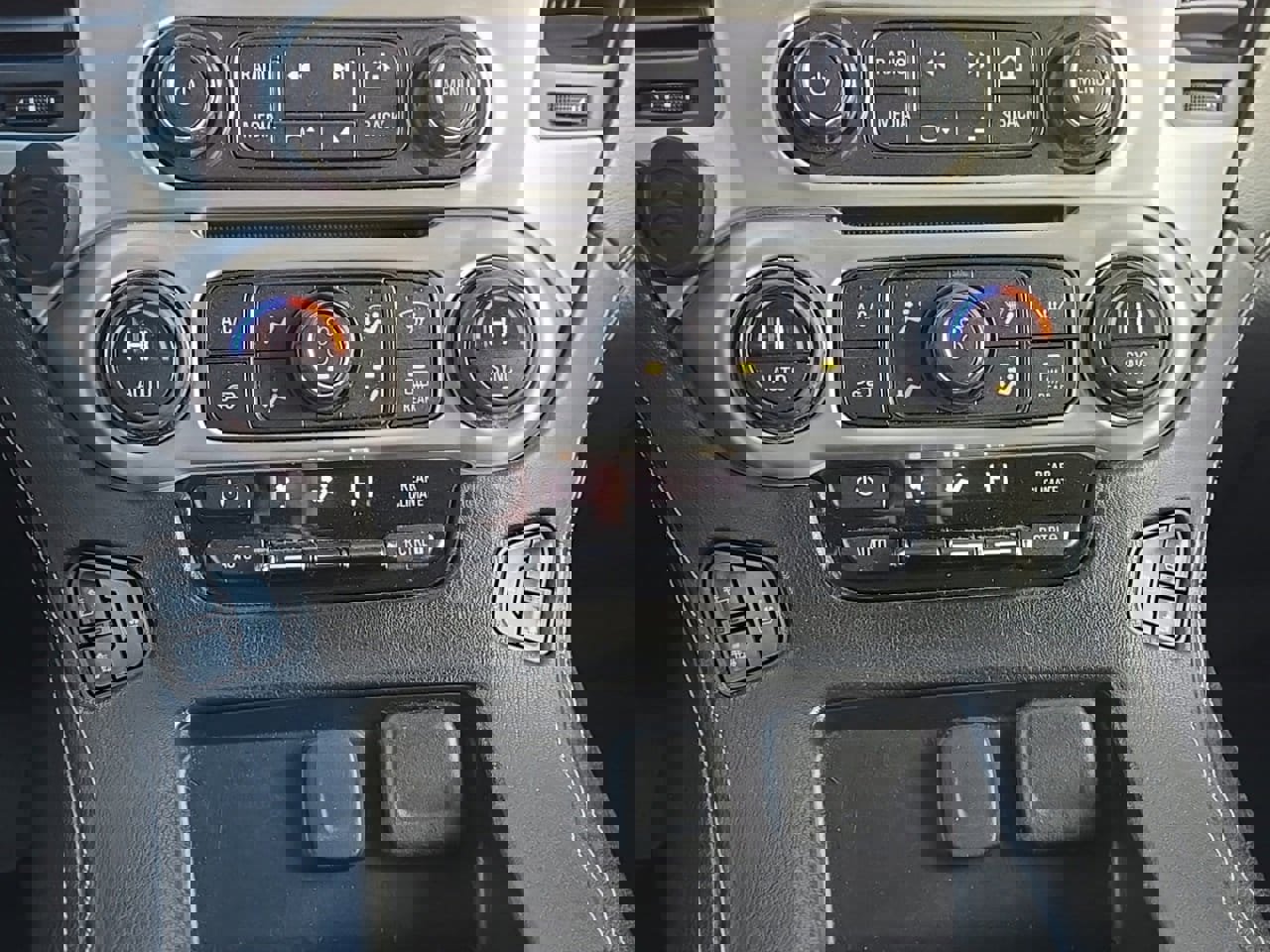 Used 2020 GMC Yukon XL SLT image 17