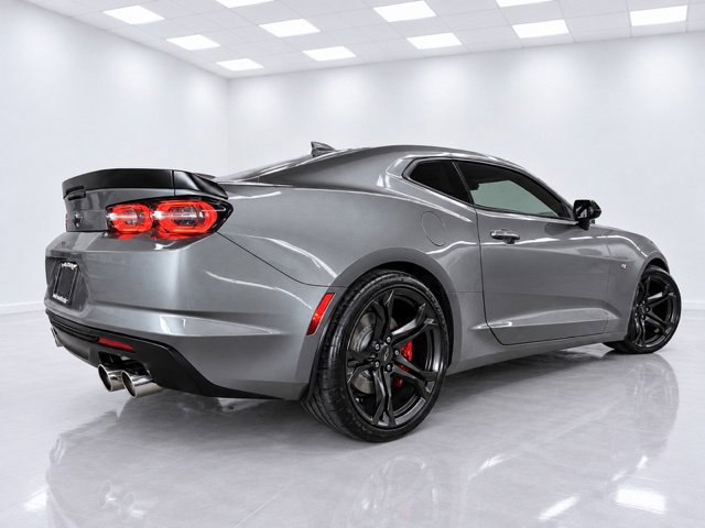 Used 2022 Chevrolet Camaro SS RWD image 16