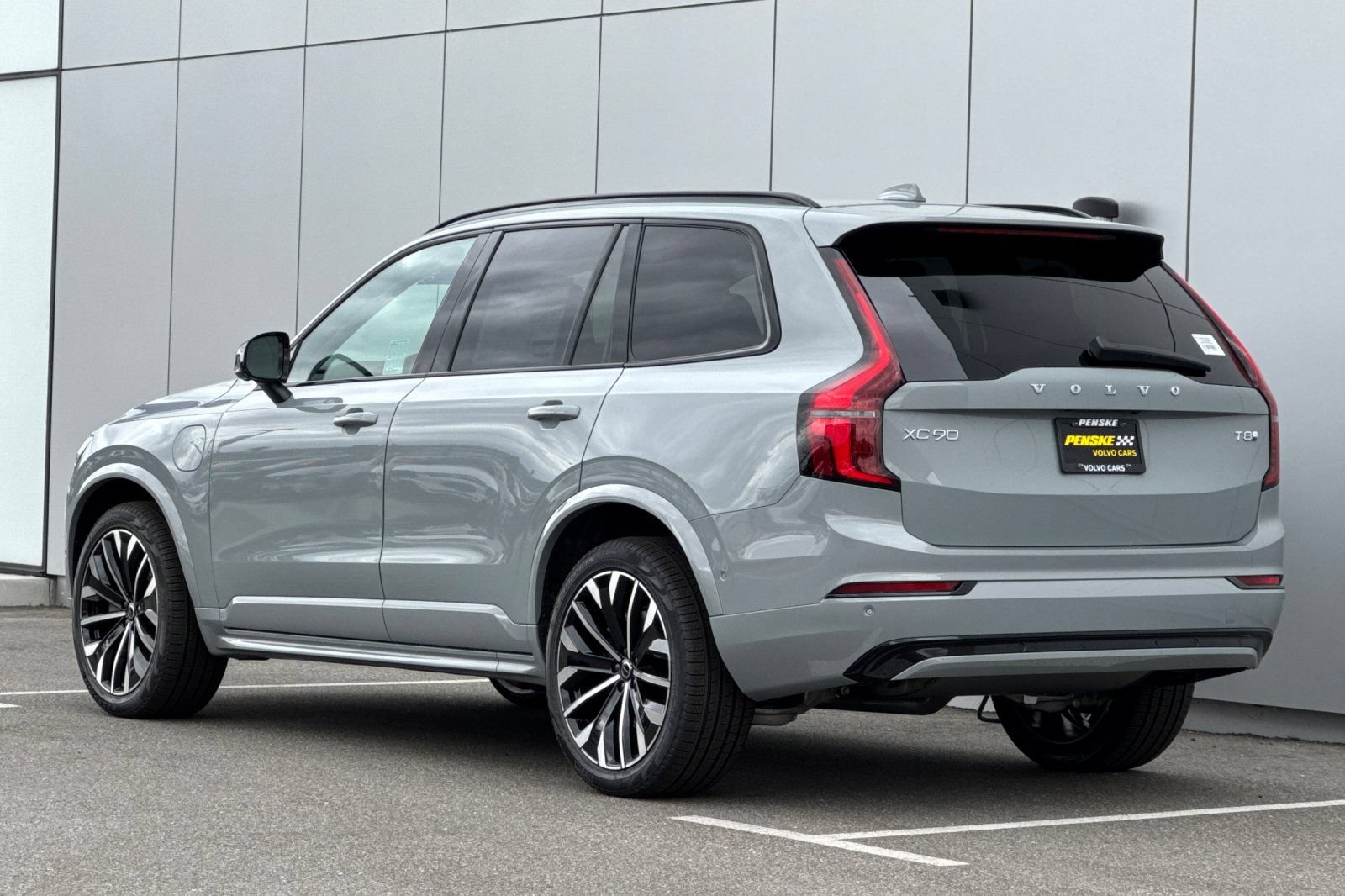New 2026 Volvo XC90 T8 Ultra w/ Protection Package AWD/4WD image 3