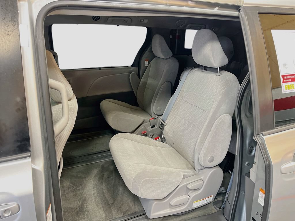 Used 2019 Toyota Sienna LE FWD image 22