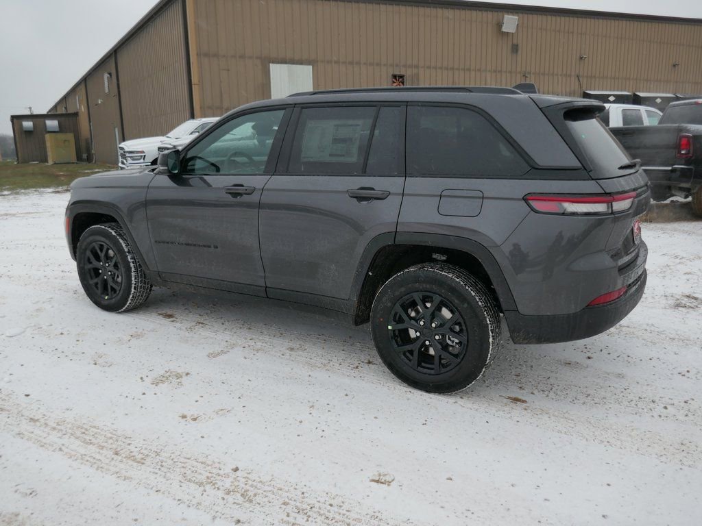 New 2025 Jeep Grand Cherokee Altitude image 6