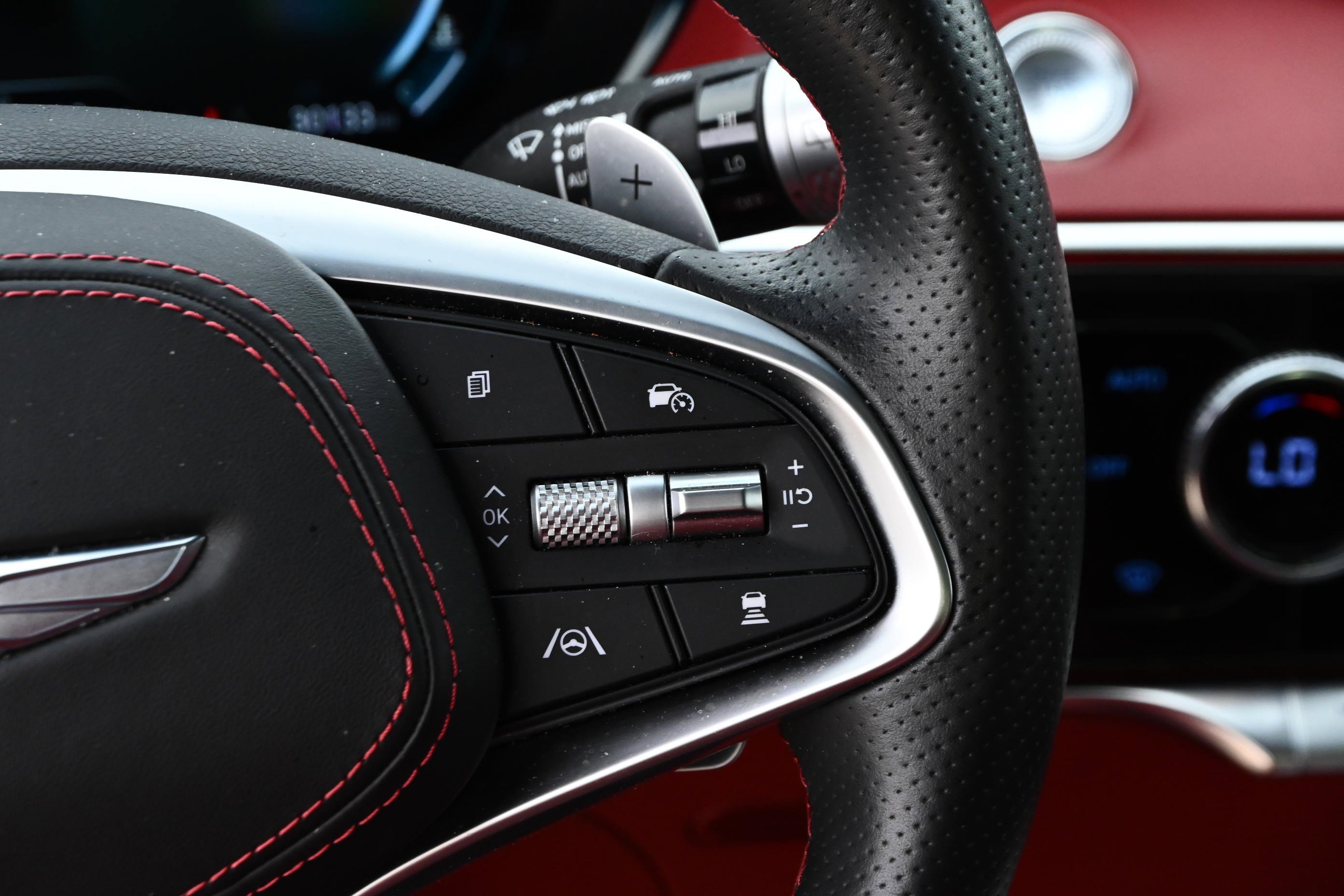 Used 2024 Genesis GV70 3.5T Sport w/ Sport Prestige Package image 41