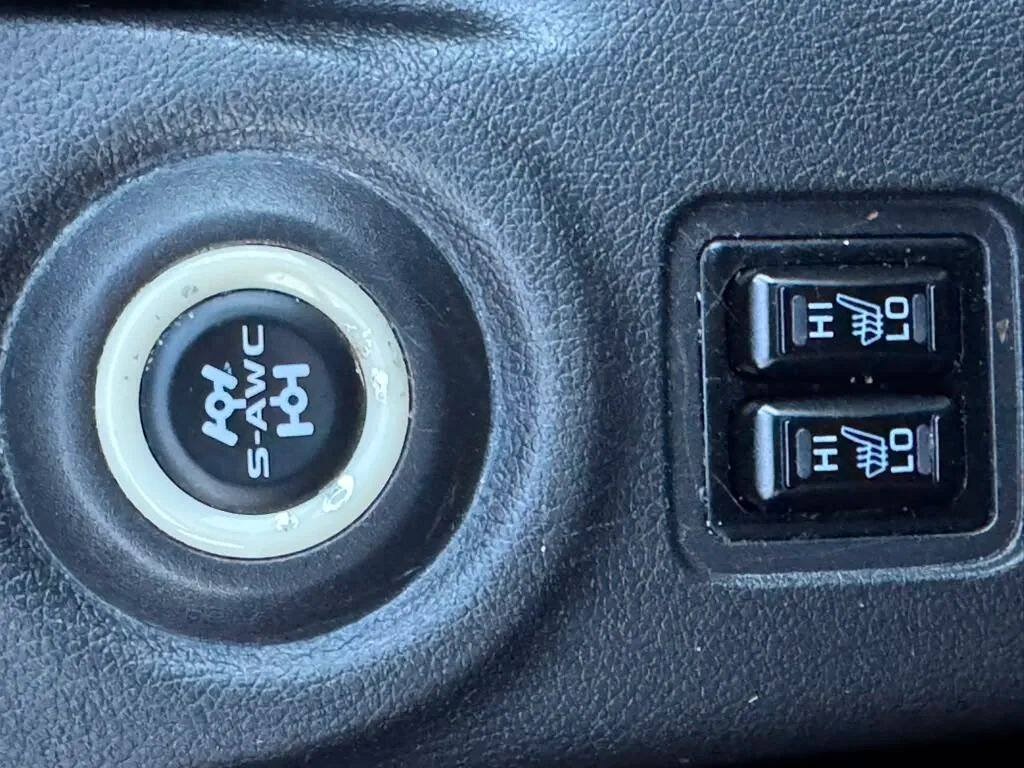 Used 2016 Mitsubishi Outlander GT AWD/4WD image 23