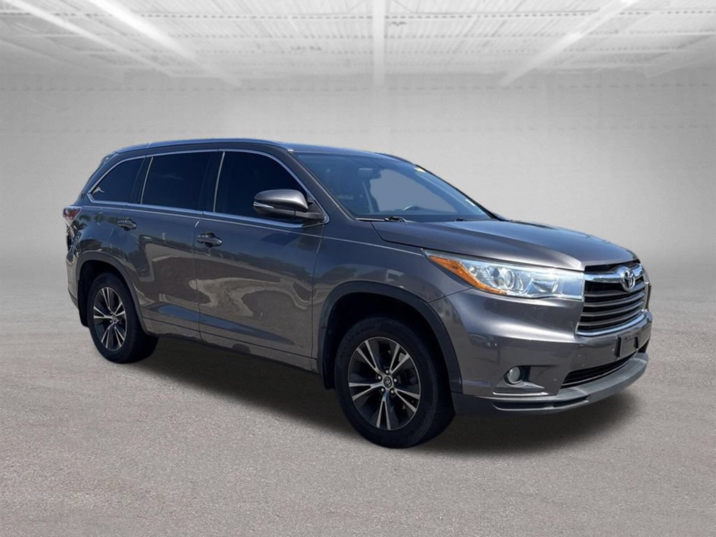 Used 2016 Toyota Highlander XLE AWD/4WD image 2