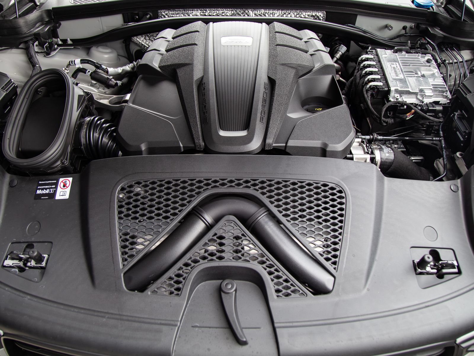 Certified 2026 Porsche Macan S AWD/4WD image 20