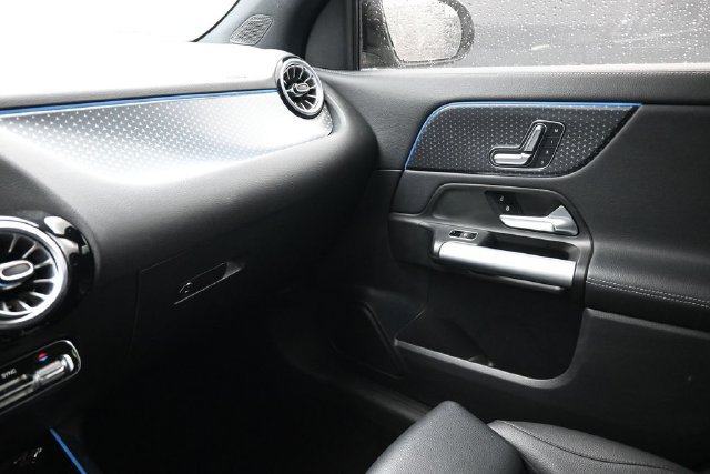 Used 2025 Mercedes-Benz GLA 250 4MATIC image 10