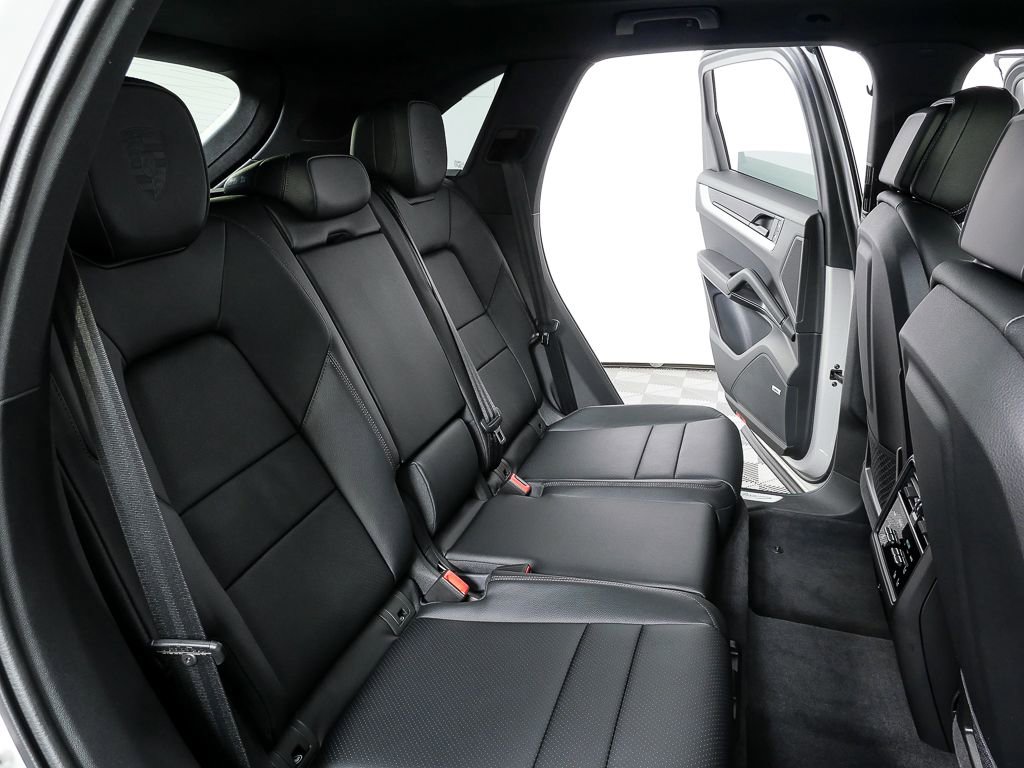 New 2026 Porsche Cayenne image 23