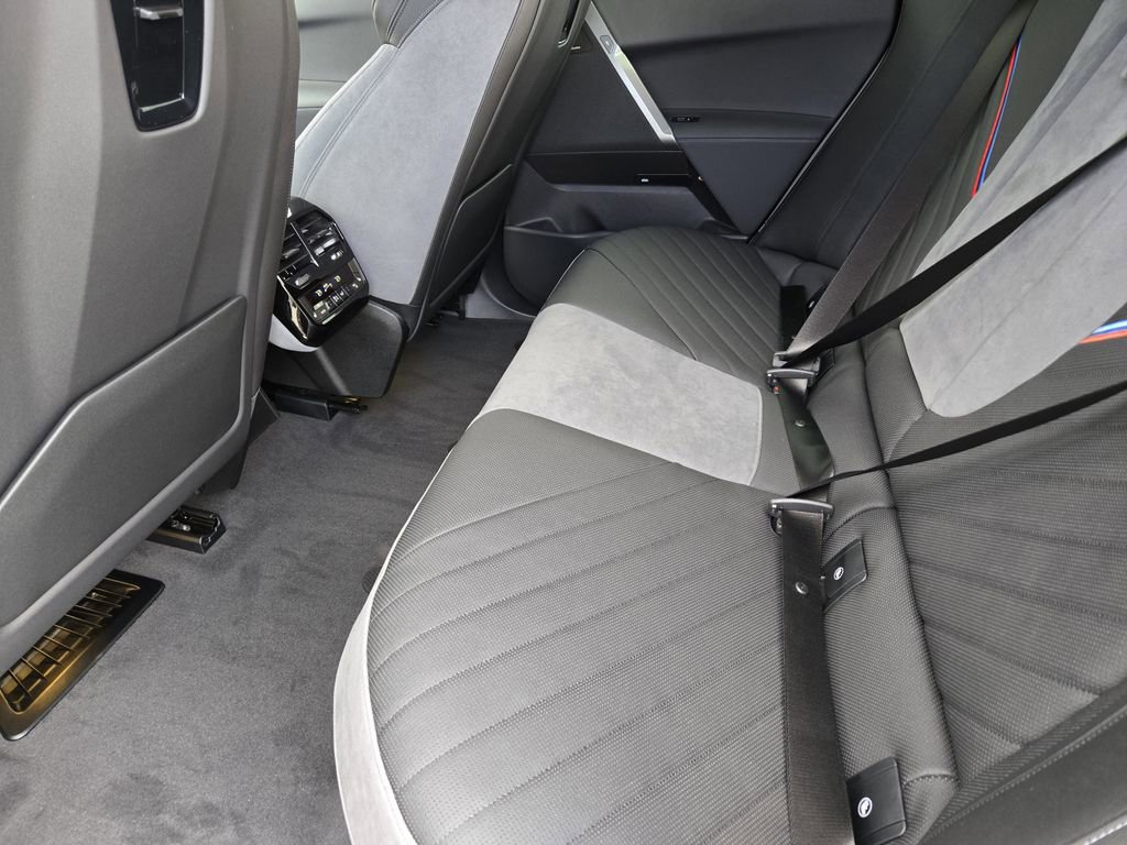 New 2026 BMW iX xDrive45 w/ M Sport Package image 31