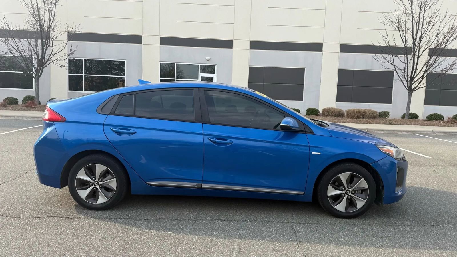 Used 2018 Hyundai Ioniq Electric FWD image 5