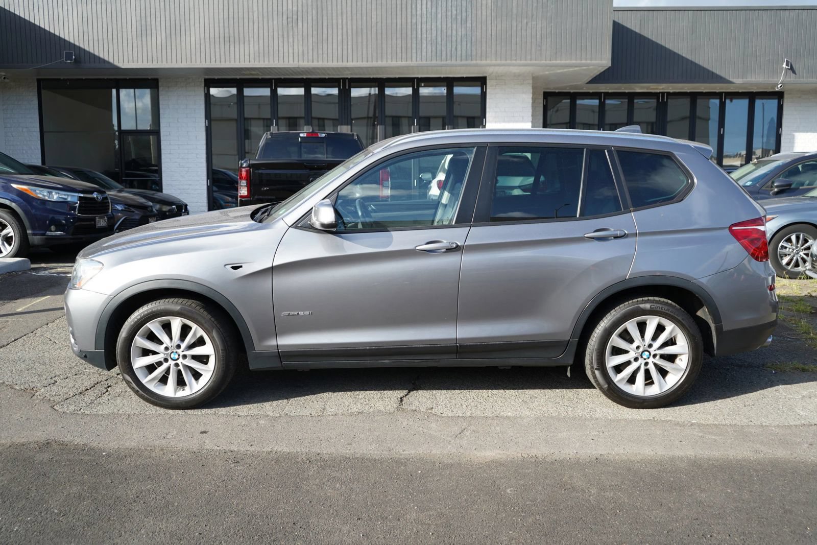 Used 2017 BMW X3 sDrive28i RWD image 2