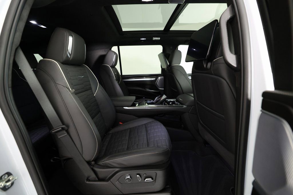 Used 2026 Cadillac Escalade ESV V image 11