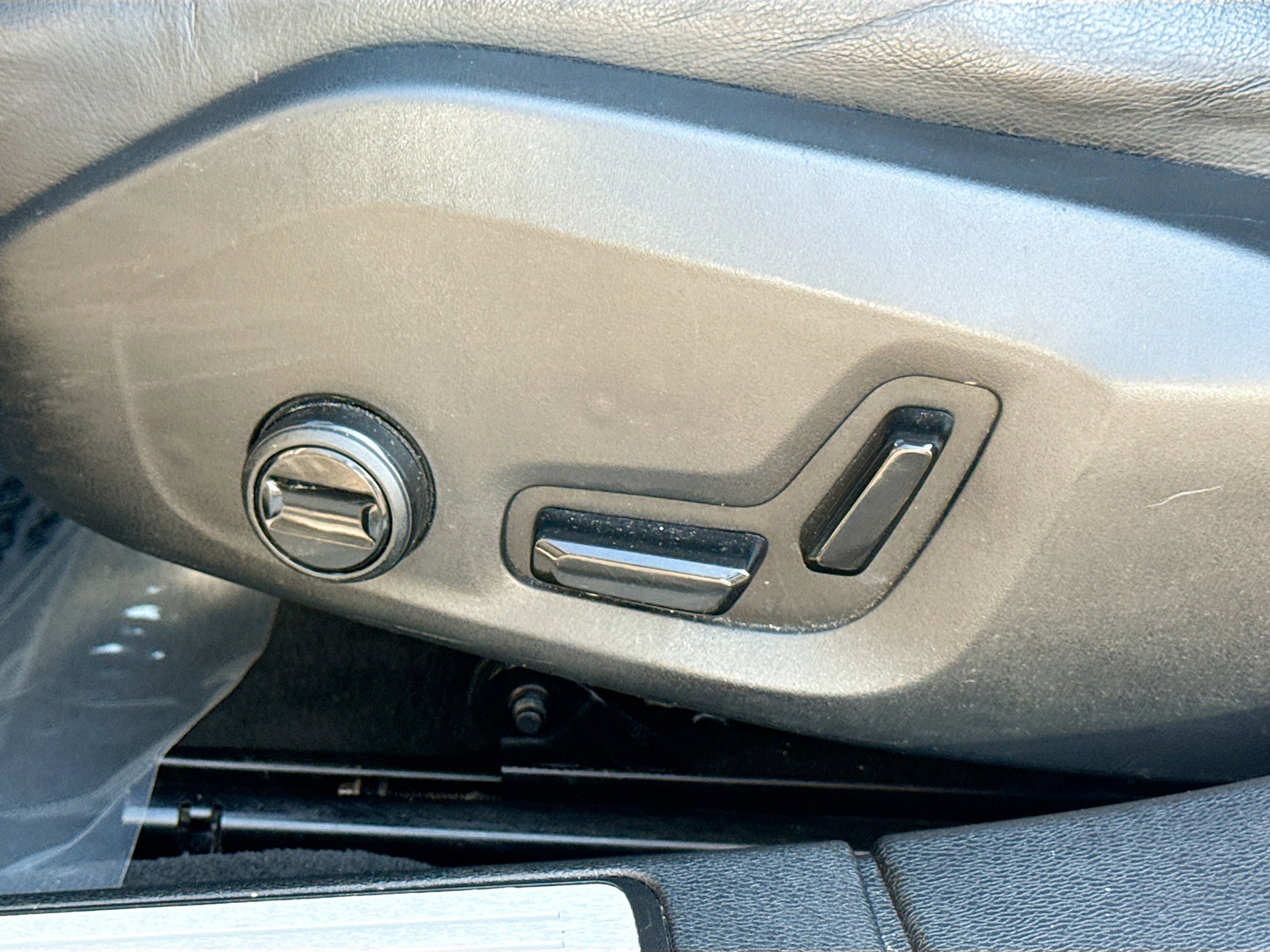 Used 2020 Volvo S60 T6 Momentum image 24