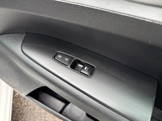 Used 2023 Kia Forte LXS image 33
