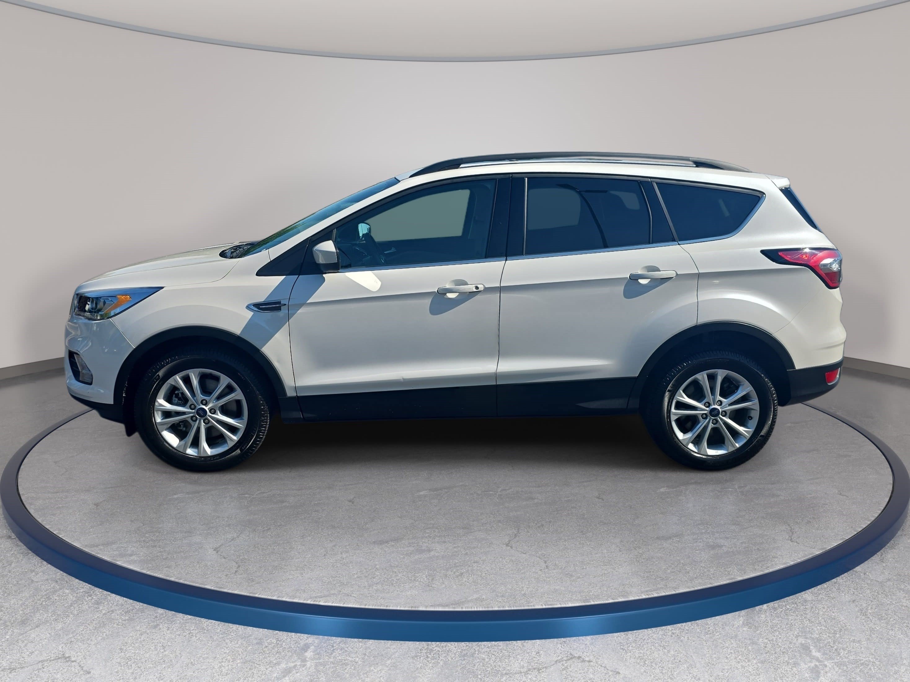 Used 2018 Ford Escape SEL w/ Ford Safe & Smart Package AWD/4WD image 8
