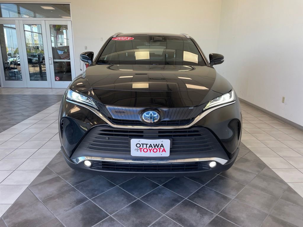 Used 2023 Toyota Venza XLE AWD/4WD image 3