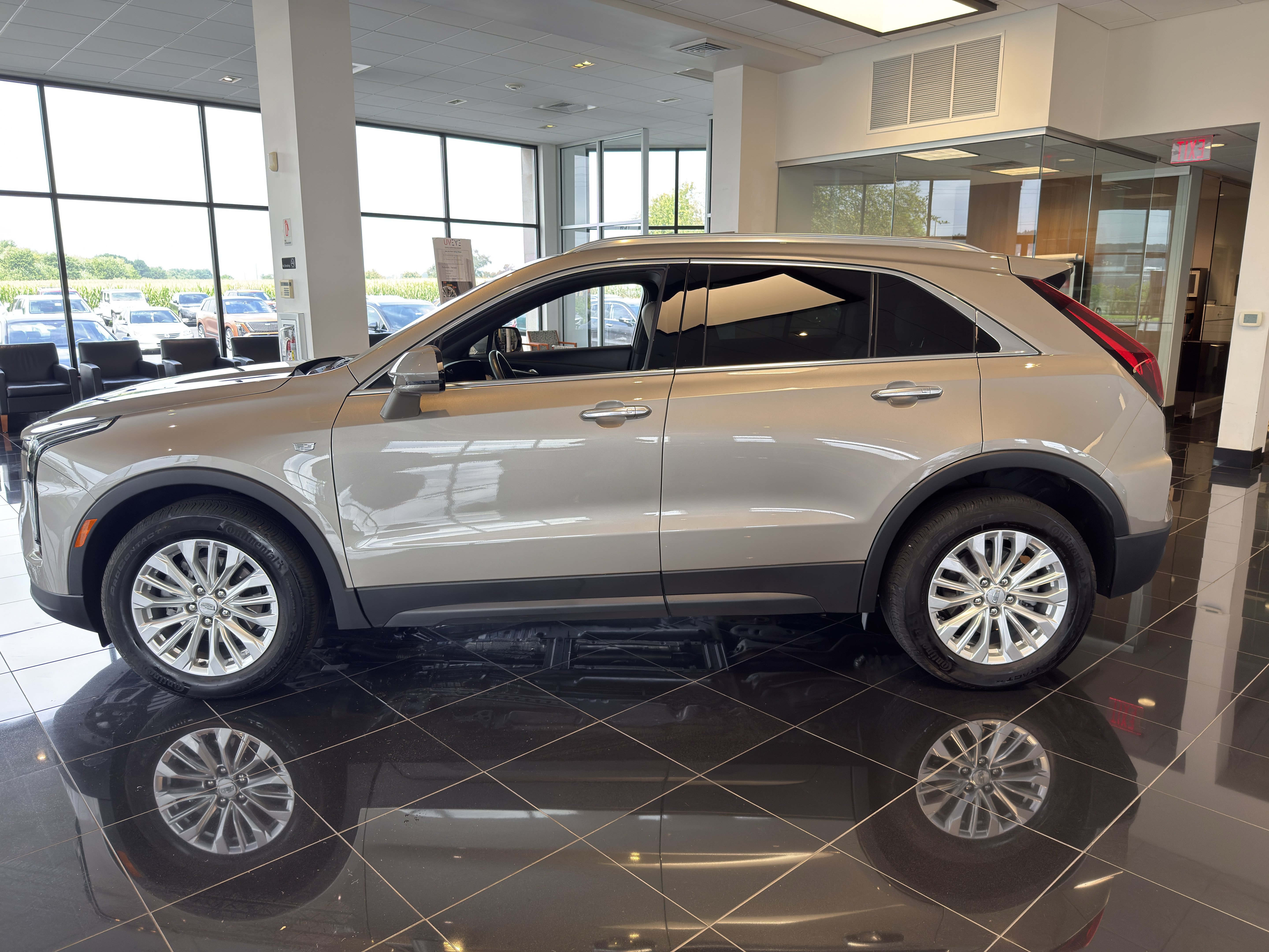 Certified 2024 Cadillac XT4 Luxury w/ Cold Weather Package AWD/4WD image 2