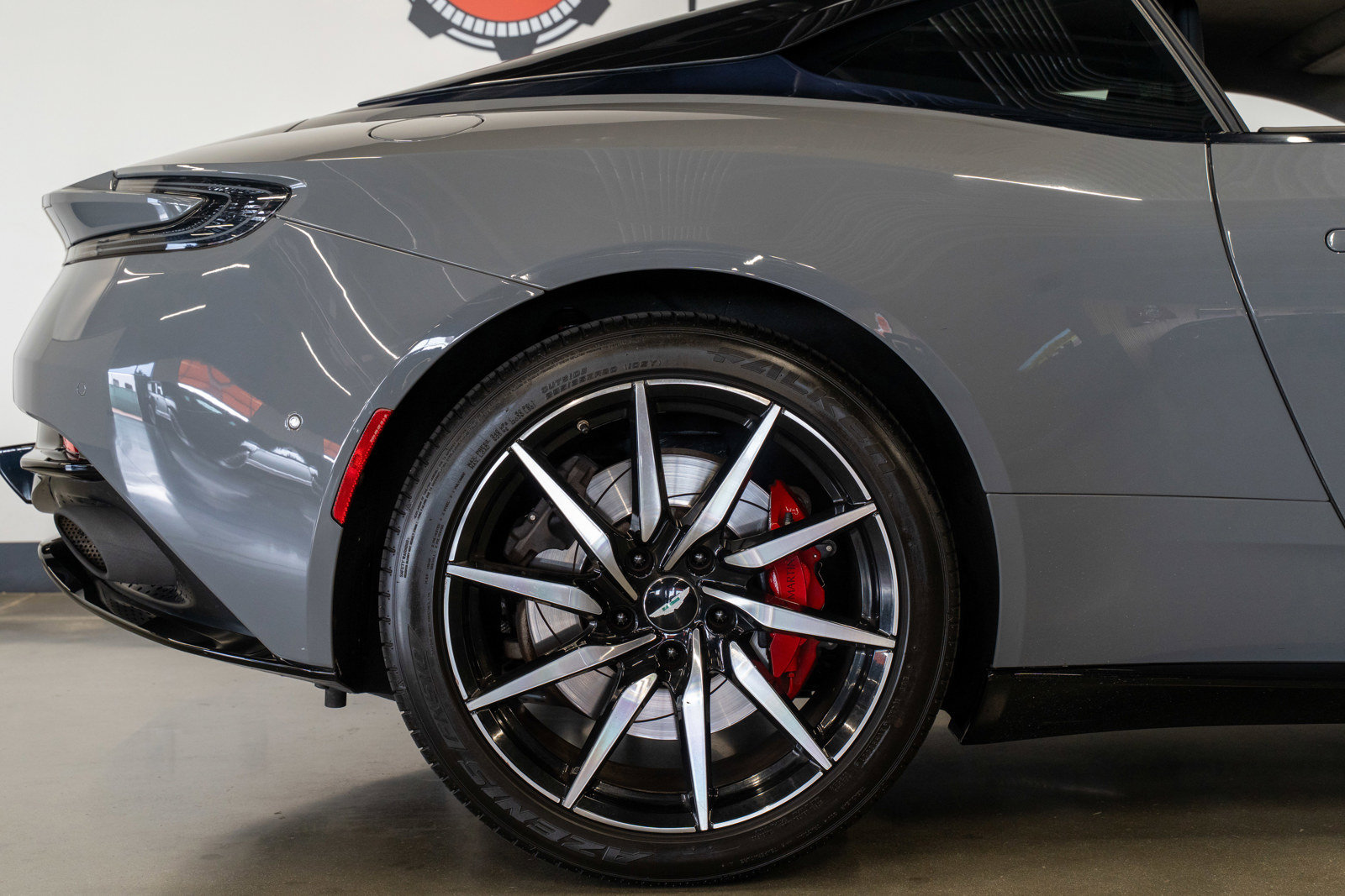 Used 2018 Aston Martin DB11 V12 RWD image 35