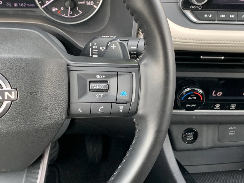 Used 2025 Nissan Rogue SV AWD/4WD image 14
