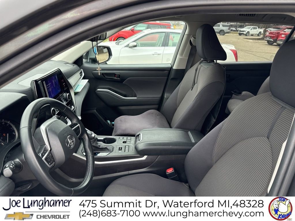 Used 2023 Toyota Highlander LE image 12