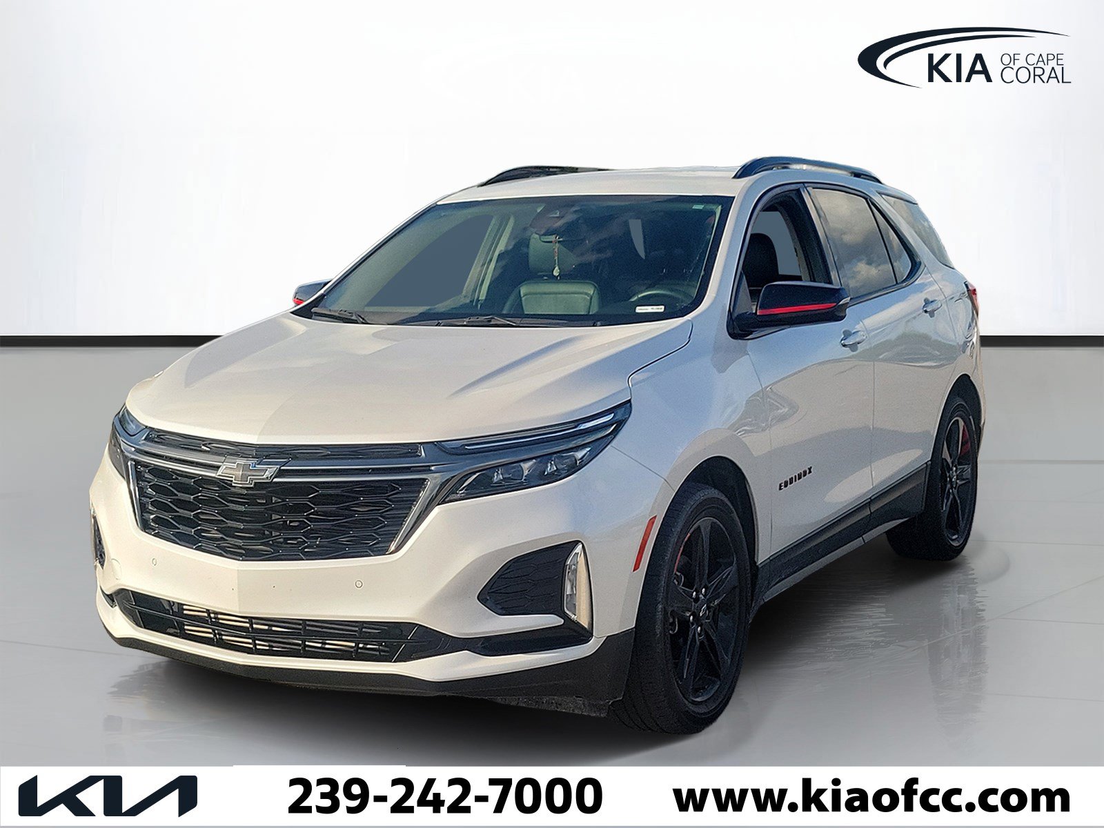 Used 2022 Chevrolet Equinox Premier w/ Redline Edition FWD image 3