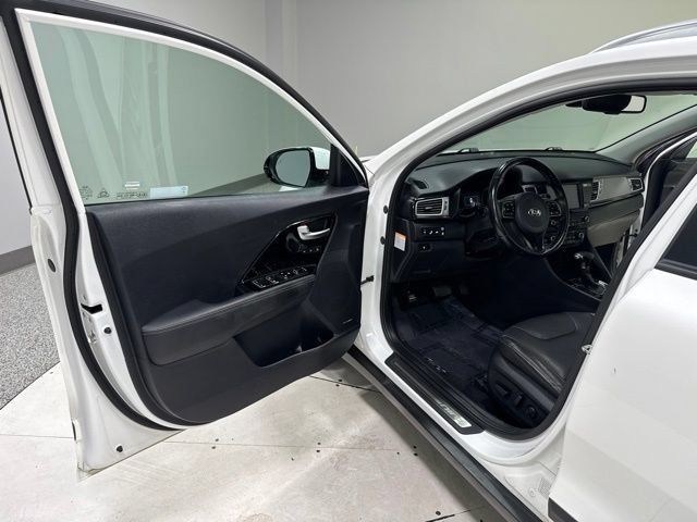 Used 2019 Kia Niro Touring FWD image 11