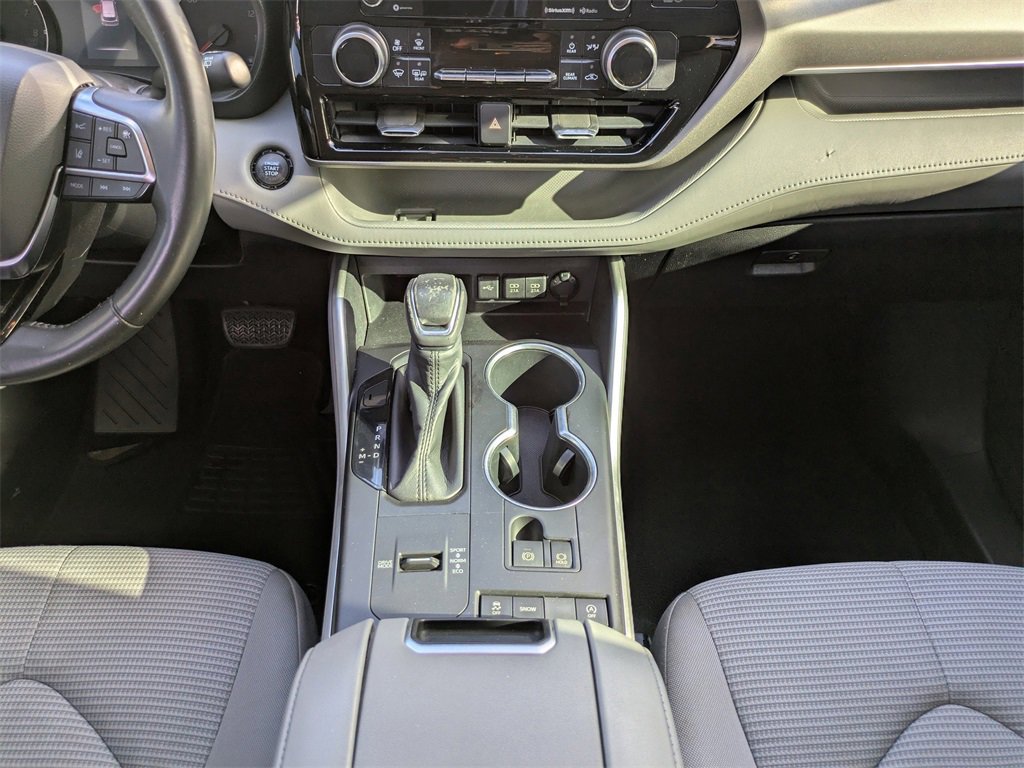 Used 2020 Toyota Highlander LE image 17